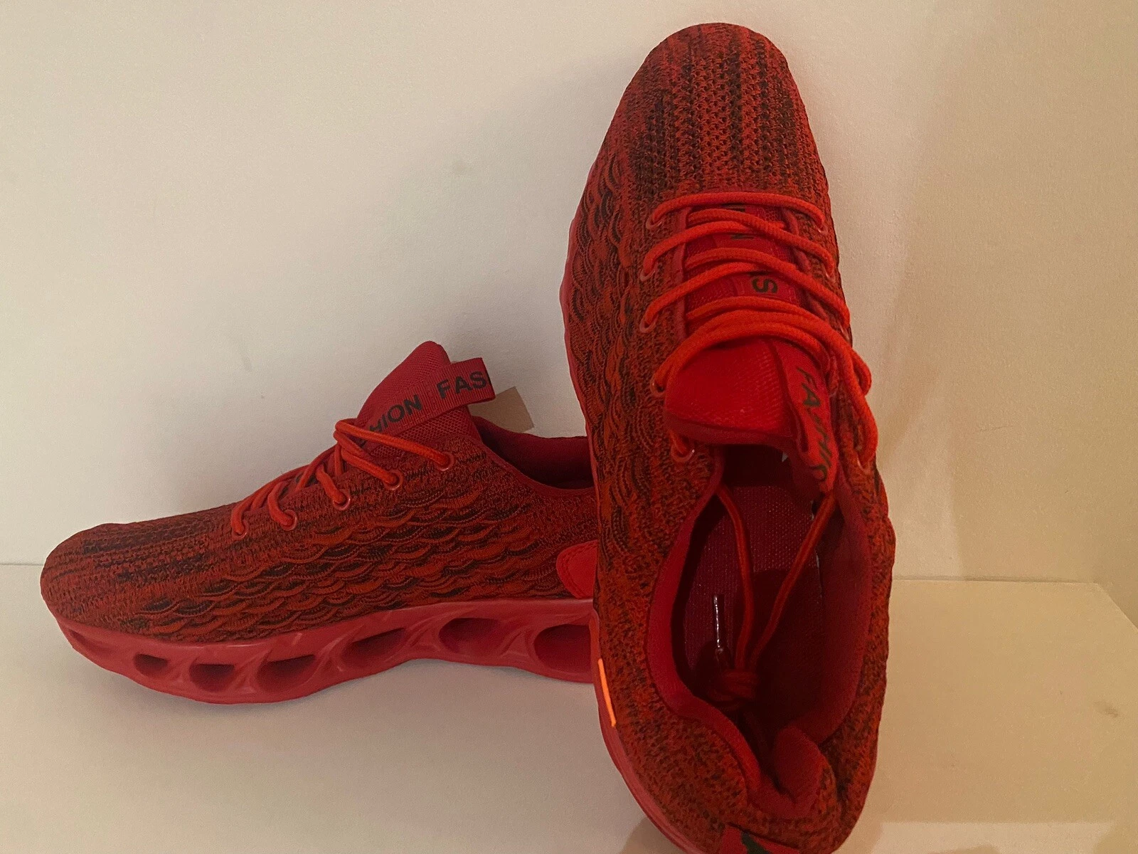 Men Fish Scales Running Shoes Red Size 11 (46)
Opens in a new window or tab