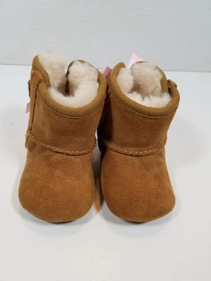 NOVAS BOTAS UGG INFANTS JESSE BOW II CASTANHA TAMANHO 0/1 Novas sem CAIXA - Imagem 4 de 4