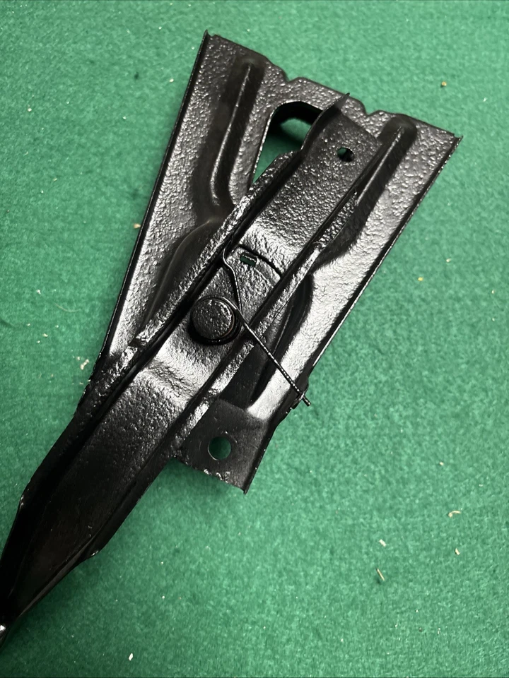 1965 Pontiac GTO trava de capô braço oscilante Lemans Tempest - Imagem 2 de 4