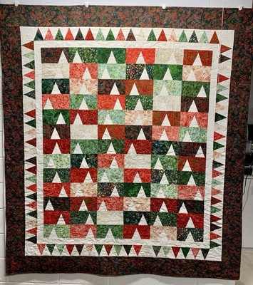 Large Rocky Mountain Quilt Christmas Colors Reds, Greens & White Batiks (73)
