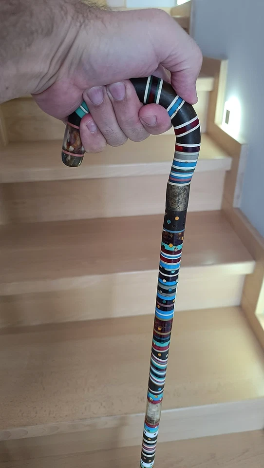 Retrato incrustado bastón de resina y metal hecho a mano único vintage con incrustaciones Foto 2 de 4