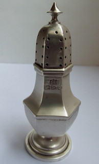 LOVELY CLEAN ENGLISH ANTIQUE VICTORIAN 1894 SOLID STERLING SILVER PEPPER CASTER