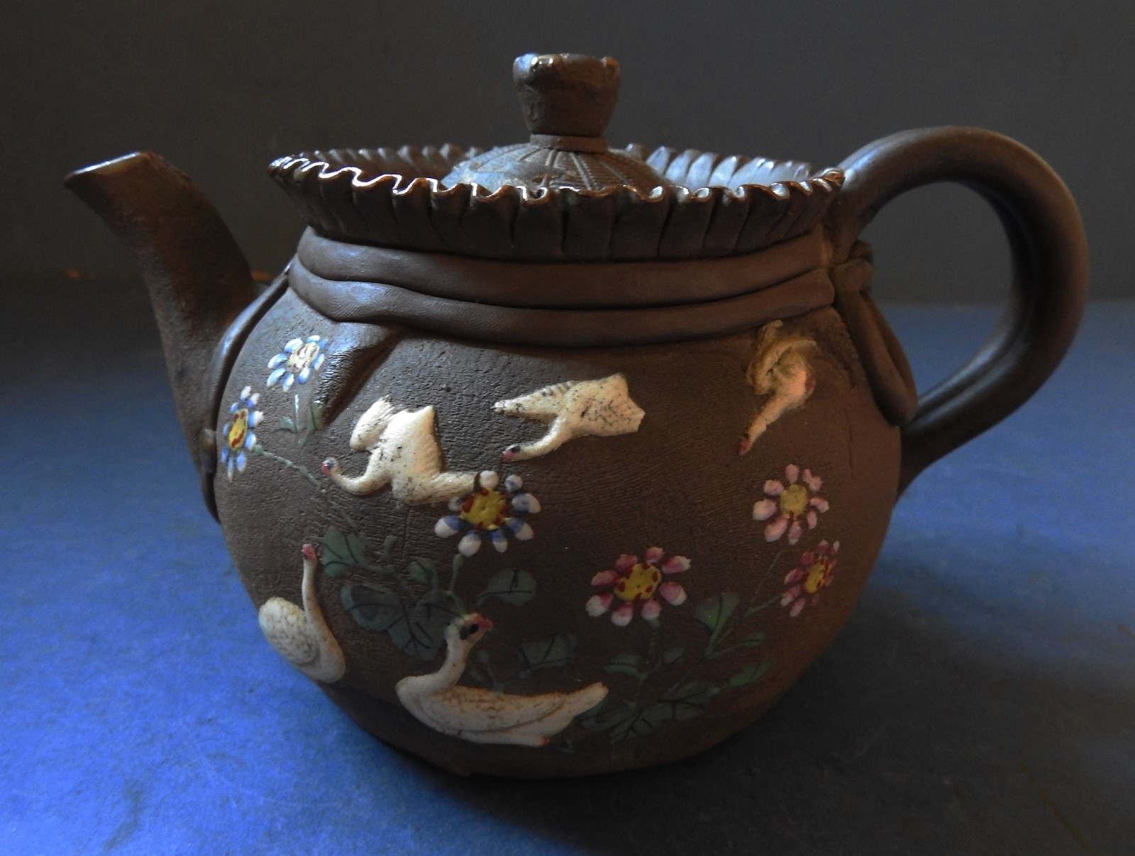 JAPANESE BANKO WARE TEAPOT WITH GEESE LATE 19TH / EARLY 20TH CENTURY