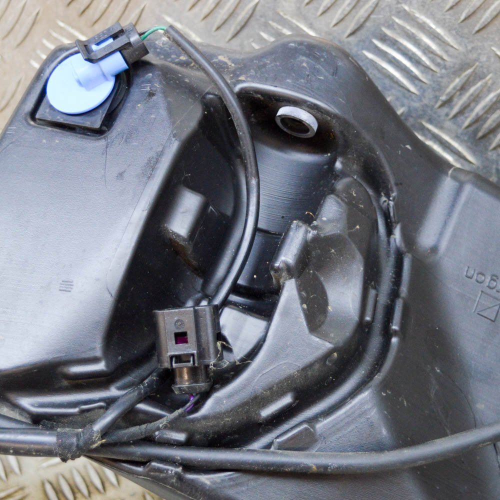 TESLA MODEL 3 Windscreen Washer Fluid Tank 147527700A 109603700A