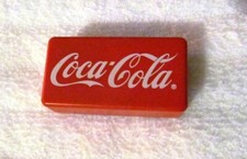 Coca-Cola Clicker en plastique dur rouge avec impression blanche promotionnelle