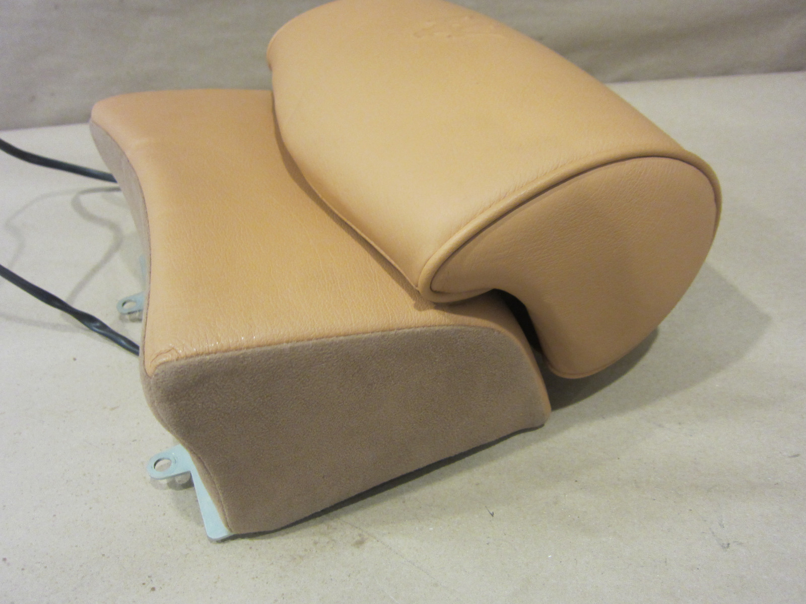 Maserati Quattroporte 2006 - Middle Rear Headrest/ Cuoio - Part# 981421700