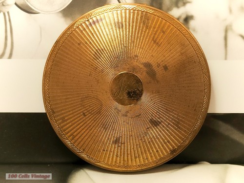 Joan-inscribed distressed vogue vanities-Vintage Powder Compact-Make Up-Mirror - Foto 2 di 8