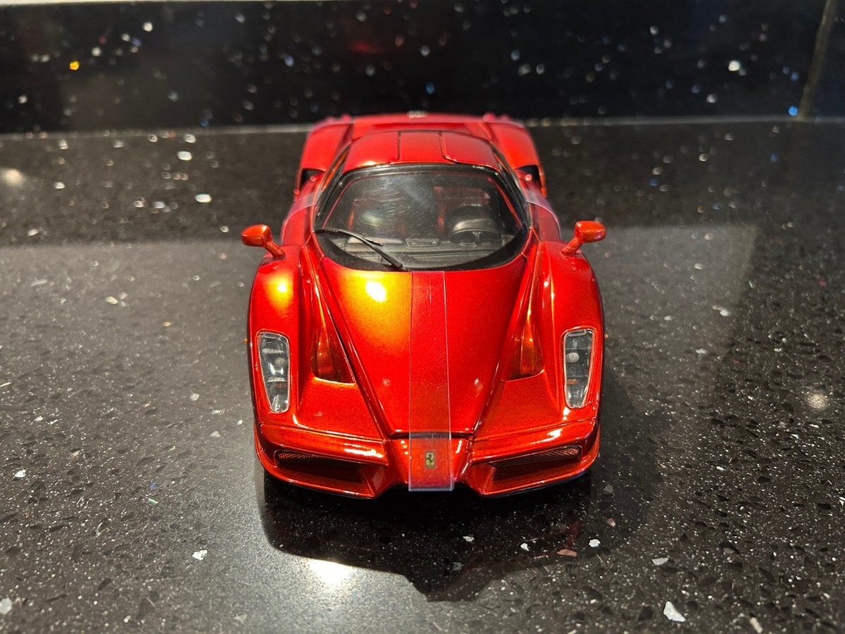 Ferrari Enzo Hot Wheels 1:18 Diecast Model Car – Red New Boxed