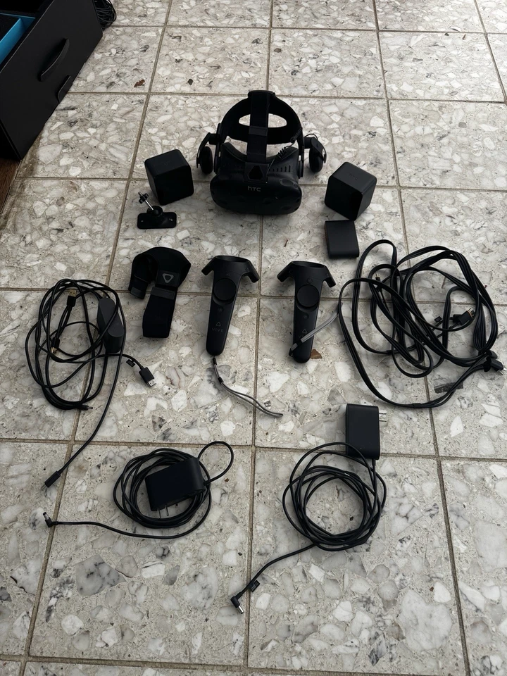 HTC Vive VR Headset Bundle + Pro Audio Strap (Read Description) - Image 2 of 4