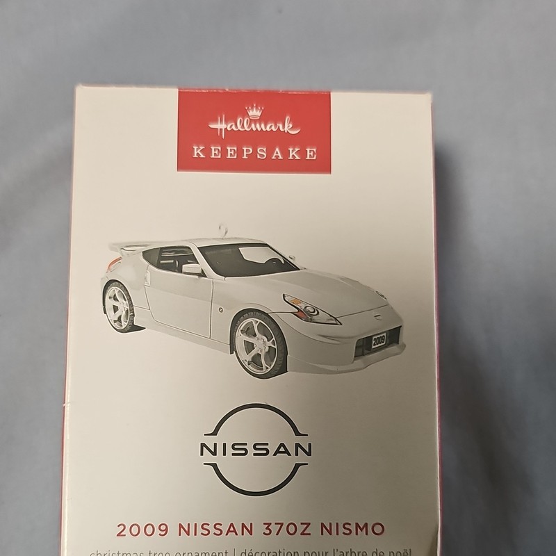 Hallmark Keepsake 2009 Nissan 370Z Nismo White Christmas Ornament Car Hanging
