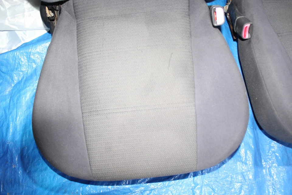 Par de asientos delanteros Ford Mustang 99-04 con receptores de cinturón de seguridad y reposacabezas Foto 3 de 4