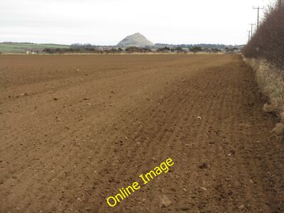 Foto 12x8 neu ausgesät Frühjahr Getreidefeld Drem mit North Berwick Law 8 km c2012