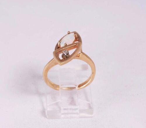 2.7 Gram 10K Yellow Gold Opal and Diamond Chip Ring , size 4.5 - 第 1/5 張圖片