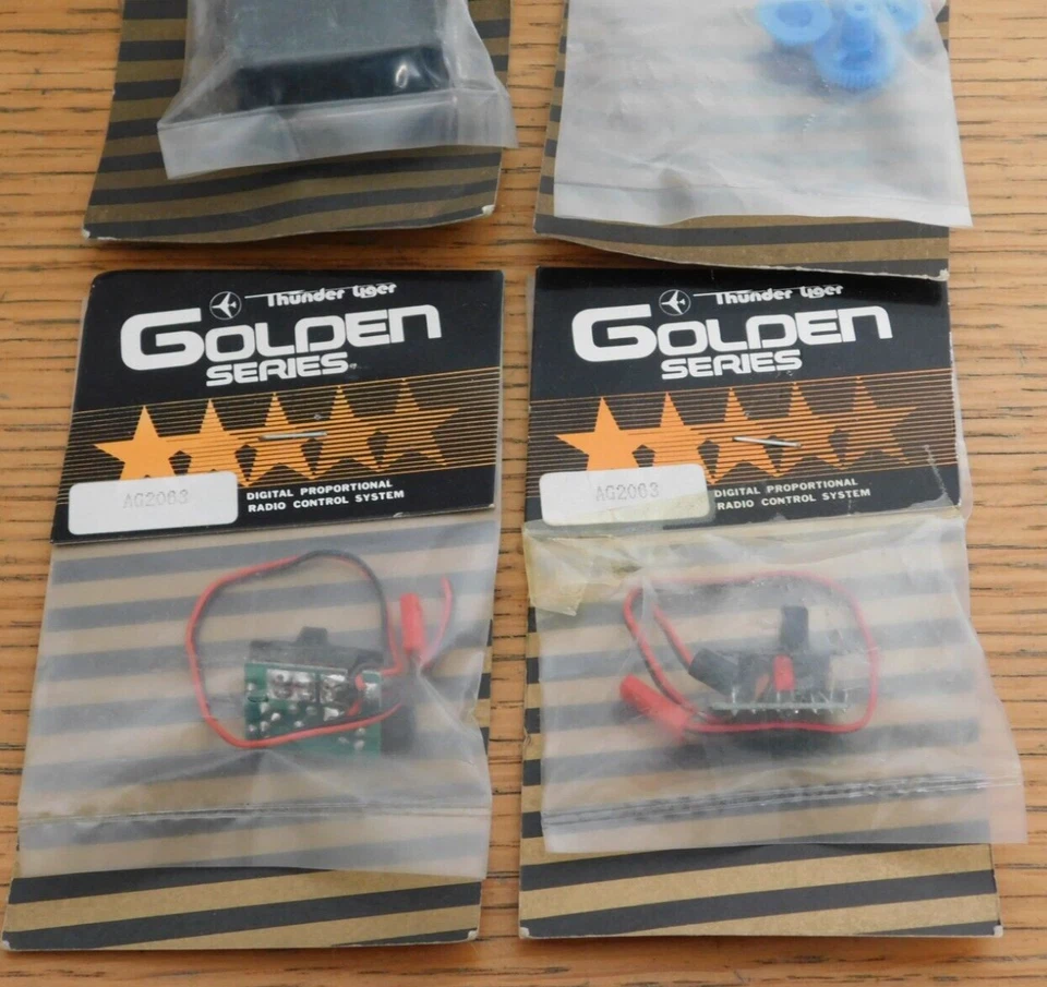 LOT 4 THUNDER TIGER GOLDEN SERIES S15 AC1493 AC1490 AG2063 PIGNON boitier SERVO - Photo 4/4