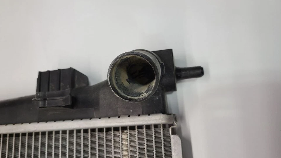 12 - 17 HYUNDAI ACCENT Radiator OEM Foto 3 de 4