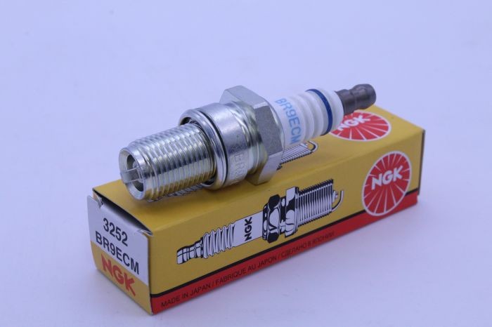 NGK BR9ECM Nickel Spark Plug Triple-Gasket Replacement Quality Universal 3252