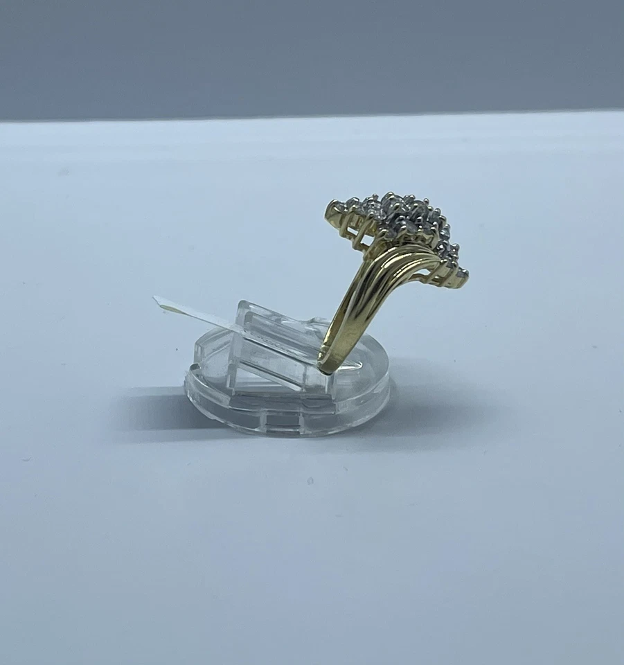 3.4g 14k Yellow Gold & Diamond Cluster Cocktail Ring Clarity I1 Color H Size 7 - Image 4 of 4