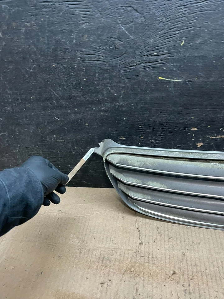 Parrilla superior delantera Toyota Corolla 2003 a 2004 OEM U6096 DG Foto 4 de 4