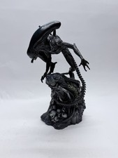 Xenomorph Statue – Sci-fi Alien Figurine, Unique Home Decor