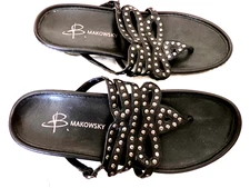 B Makowsky Women Leather WedgeThongs ~Black W/Silver Studs Design SZ 6.5