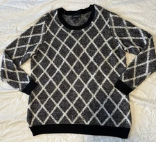 Lane Bryant Black & White Fuzzy Diamond Pattern Crewneck Sweater Size 22/24 EUC 