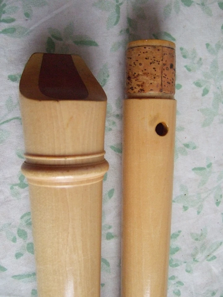 Wooden Moeck Rottenburgh 249 Tenor Recorder, Baroque, Near Mint, Arched Windway - Image 4 of 4