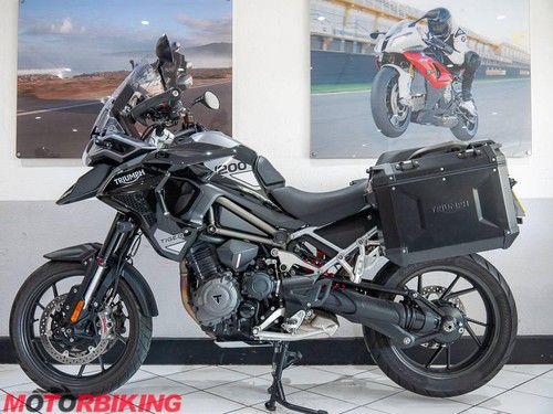 2024 (73) Triumph Tiger 1200 GT PRO - Just one owner & 4,146 miles!! - Picture 8 of 13