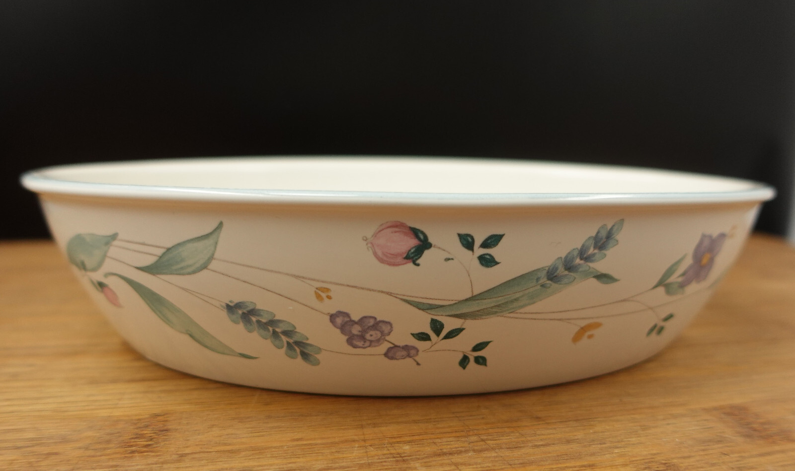 Pfaltzgraff April 10-Inch Oval Vegetable Serving Bowl in Excellent Condition