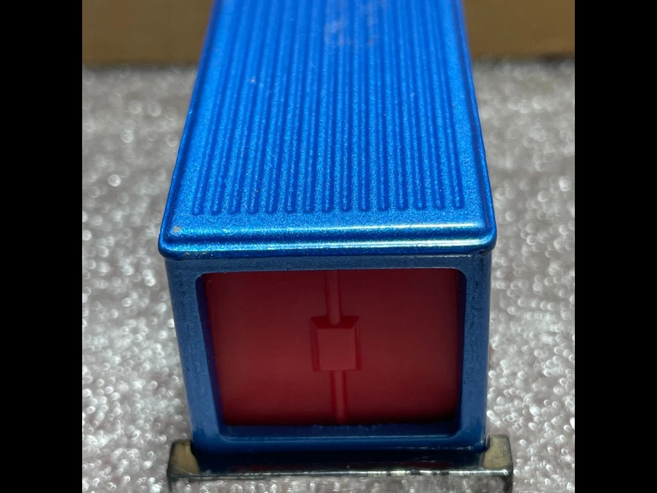 Hot Wheels SpongeBob Square Pants diecast Hotwheels Delivery Truck 1/64 - Image 4 of 4