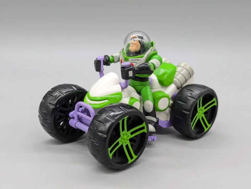 Disney Pixar Toy Story 2007 Buzz Lightyear Riding ATV Four Wheeler 6" - Imagem 3 de 4