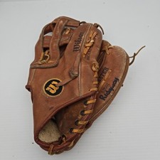 WILSON A2601 BASEBALL GLOVE, USED IN GOOD CONDITION, RHT