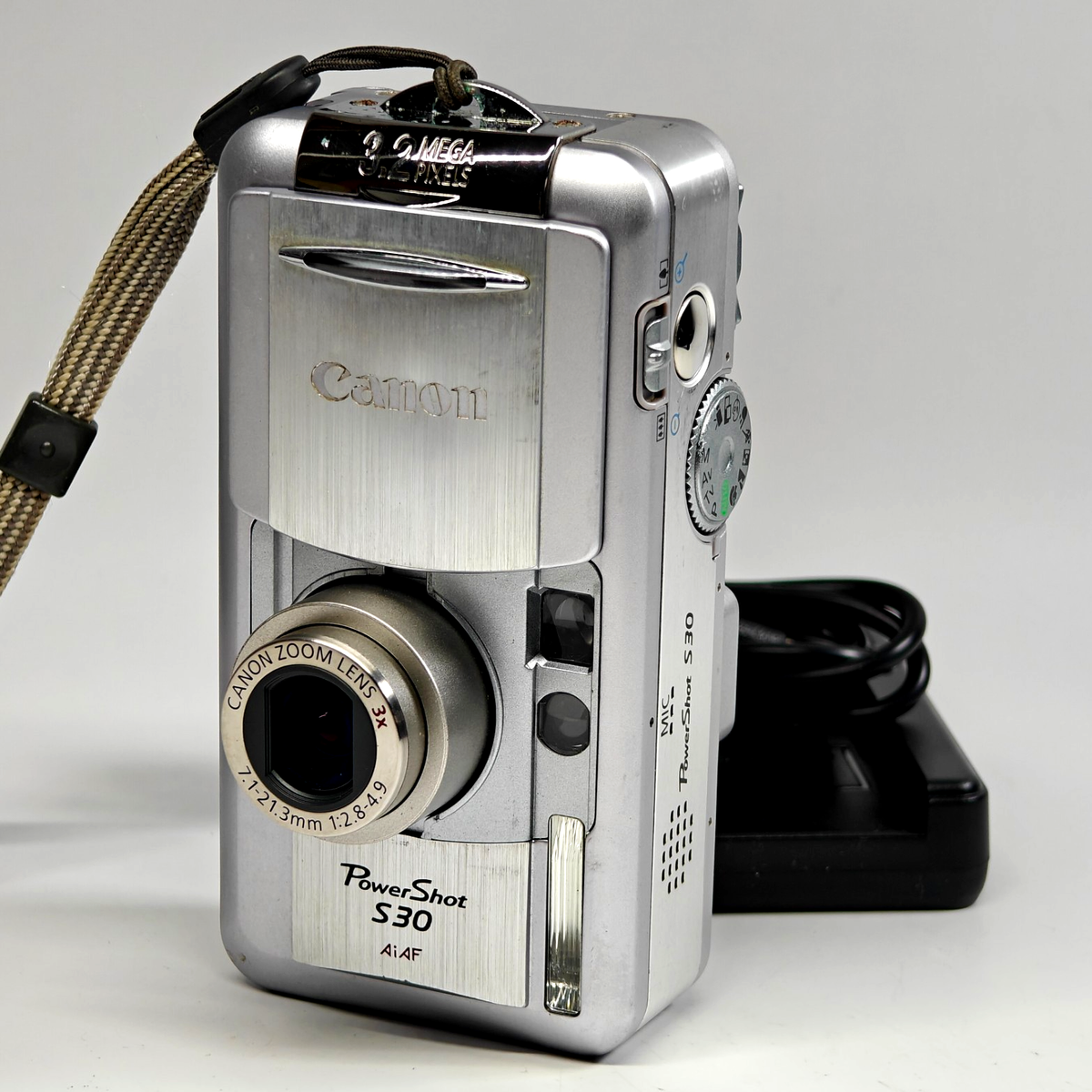 Canon PowerShot S30 Digital Camera Silver 3.2MP 3x Zoom Retro