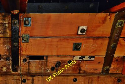 Foto 12x8 RRS Discovery; Dundee Newport-on-Tay Briefkasten geformte Schlitze we c2014
