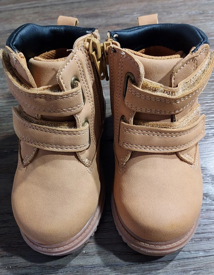 Botas para niños pequeños talla 5 nuevas sin caja Foto 2 de 4