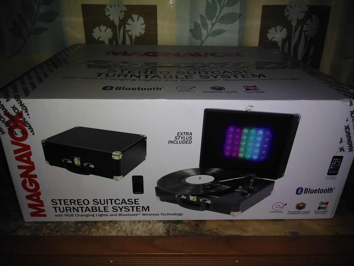 MAGNAVOX STEREO SUITCASE TURNTABLE WITH LIGHTS, BLUETOOTH