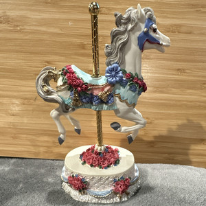 Heritage House Carnival Collection “Yesterday” Horse Figurine Porcelain 1997 VTG