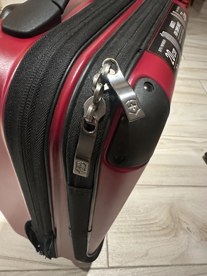 Victorinox Spectra 2.0 Expandable Compact Global Carry-On New With Defects - Red - Image 4 of 4