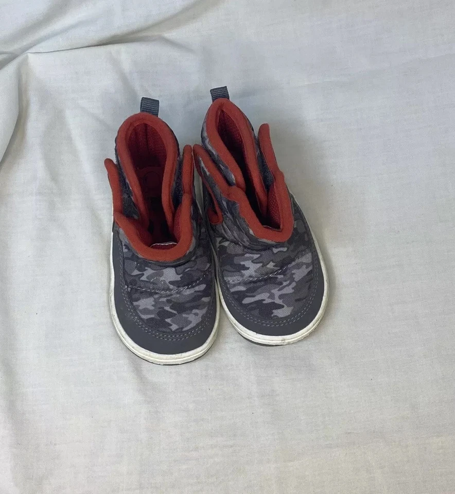Botas Stride Rite, Bebé, Niño Pequeño Espuma con Memoria, Camuflaje Talla 4 Foto 2 de 4