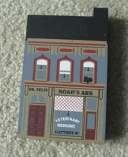 1990 Cats Meow Noah's Ark Veterinary Medicine Wood Building