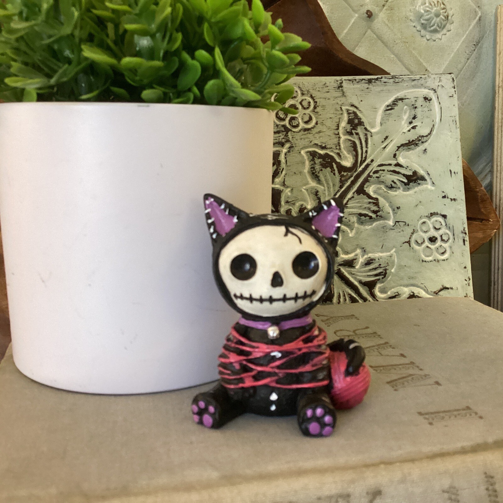 Small Furry Bones Black Purple Voodoo Cat Yarn Bondage Skeleton Fig. Halloween