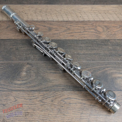 Used Armstrong 104 Flute-Closed Hole-Not Working, For Repair or Parts-Hard Case - Picture 3 of 11