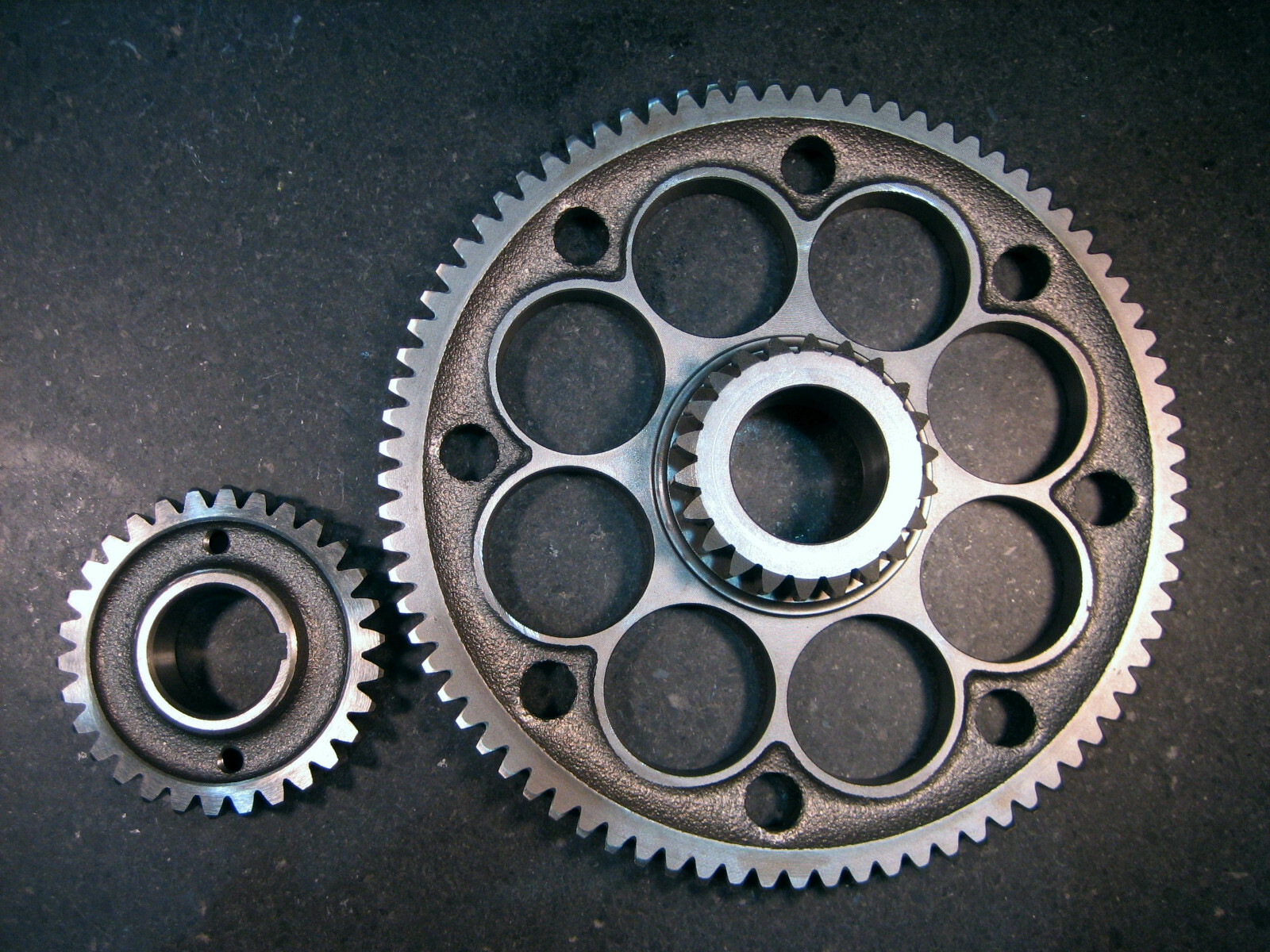 KTM PRIMARY GEAR SET, CRANK 30T, CLUTCH 81T, part of 58332001081, used