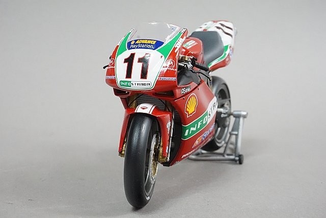 MINICHAMPS 1/12 Ducati 996 R World Champion SuperBike 2001 #11