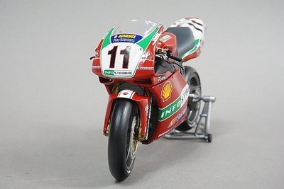 MINICHAMPS 1/12 Ducati 996 R World Champion SuperBike 2001 #11