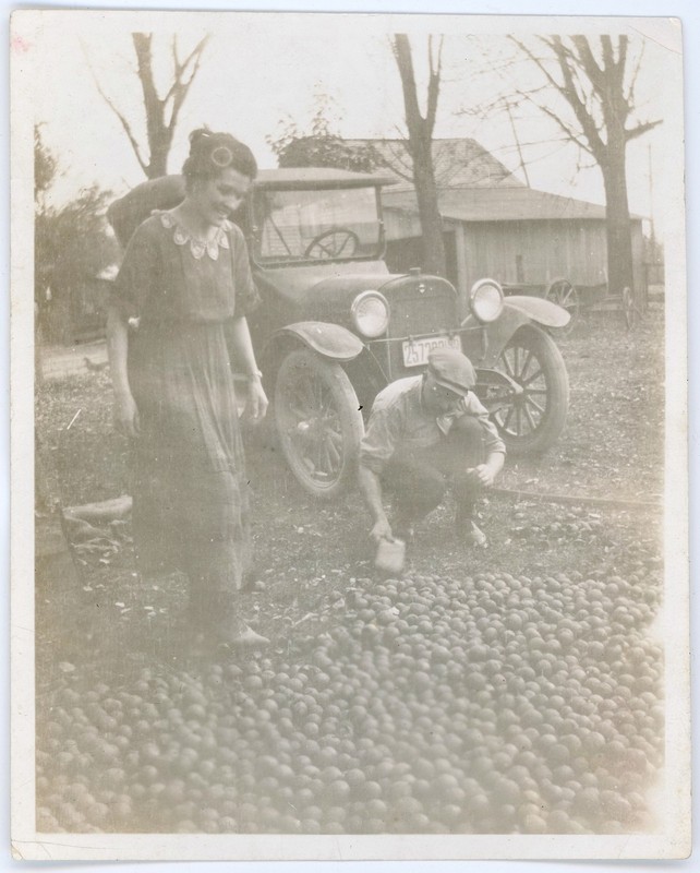 Antique Snapshot 1914-1919 Inter-State Touring Car & Spilled Tomatoes Near Barn