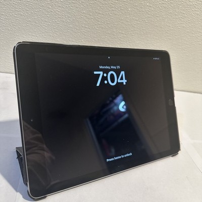 Apple iPad (6th Generation) A1893 32 GB, Wi-Fi, 9.7 in - Space Gray Tested