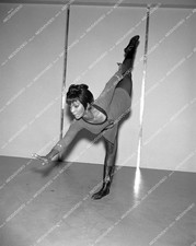 st-154 candid Nichelle Nichols dancing and stretching on set TV orig Star Trek s