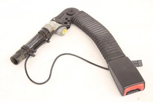 BMW5er E60 E61 Gurtstraffer Gurtstrammer Gurtschloss vorne links 6982519