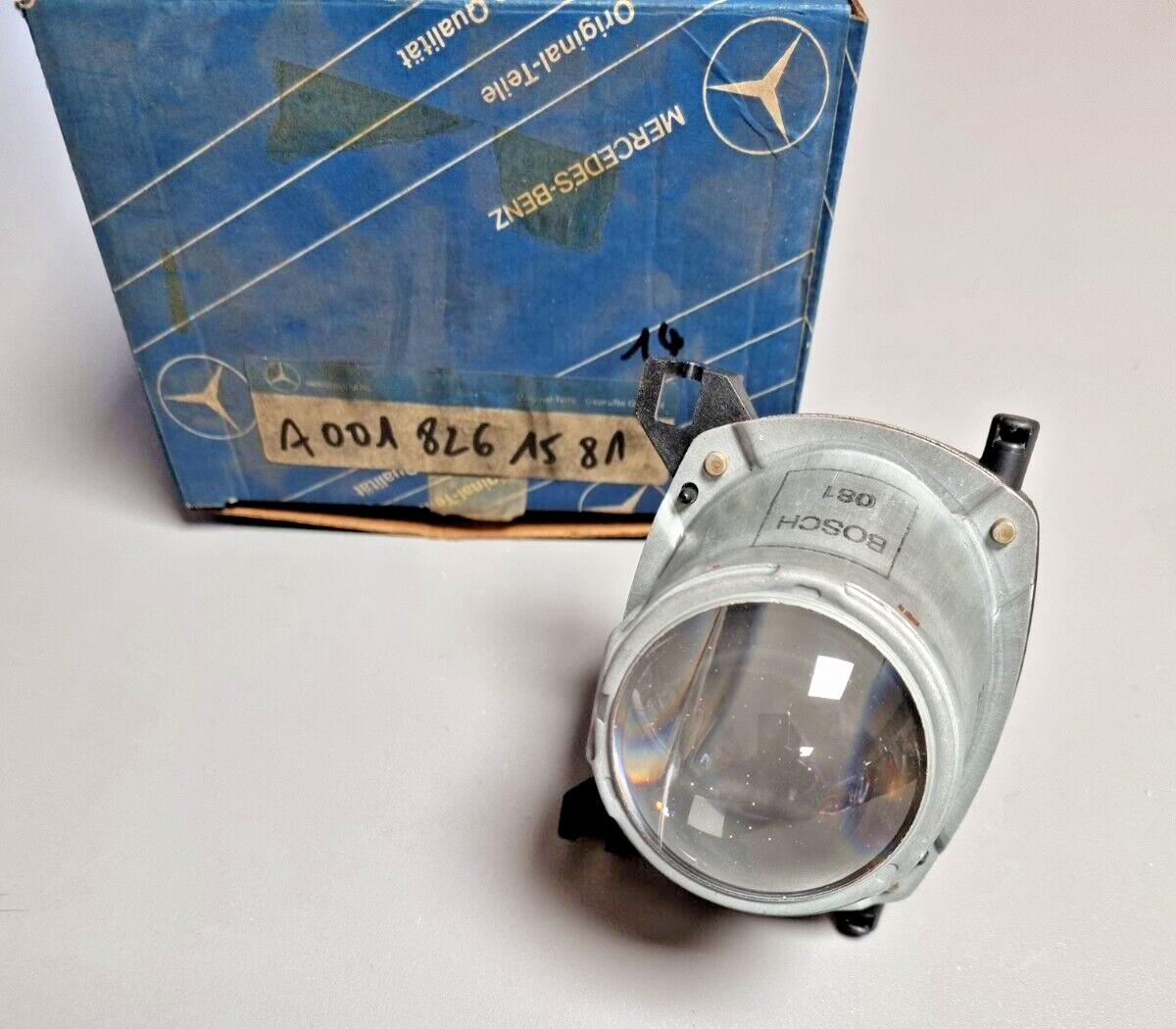 Réflecteur anti-brouillard cassé ? Remplacer avec la pièce Mercedes A 001 826 15 81