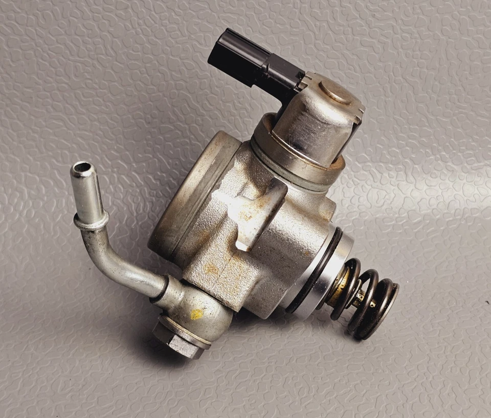 Bomba de combustible de alta presión Mazda 3 CX-3 2014-2018 Sport Touring OEM PE21-20-3F0 Foto 3 de 4